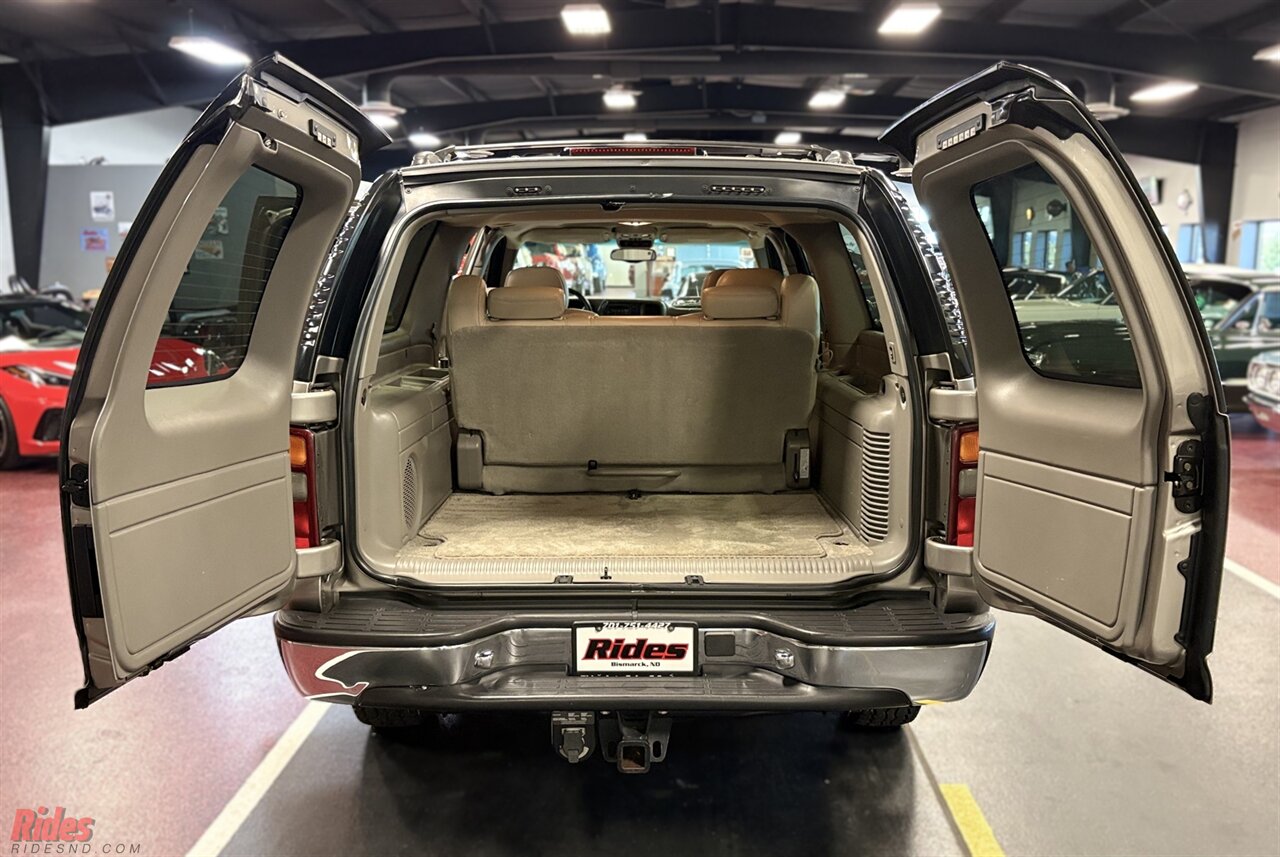2001 Chevrolet Suburban 2500 LT   - Photo 45 - Bismarck, ND 58503