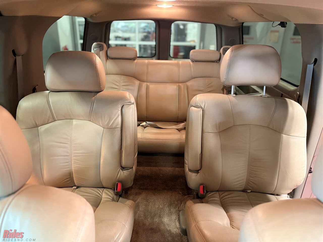 2001 Chevrolet Suburban 2500 LT   - Photo 35 - Bismarck, ND 58503
