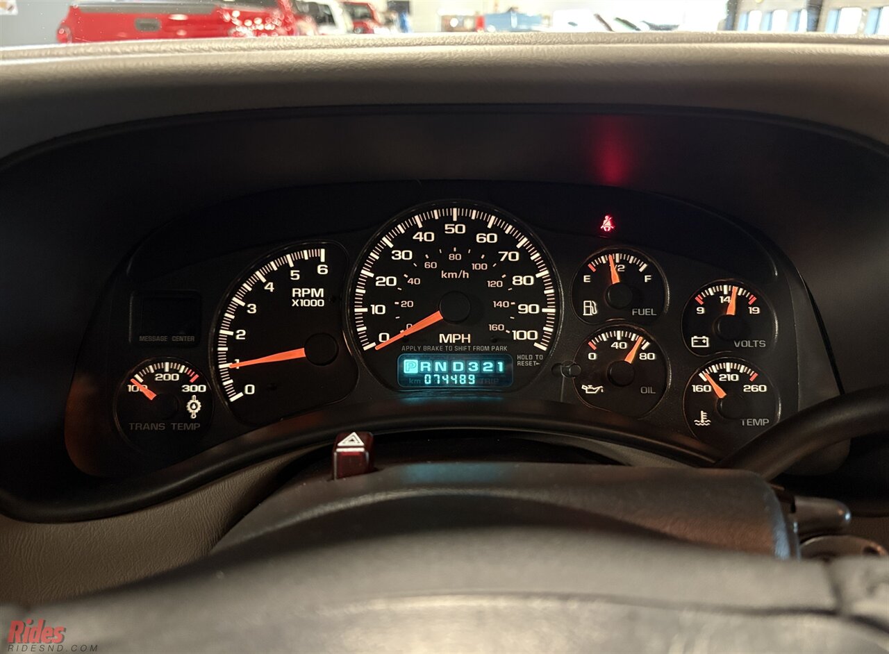 2001 Chevrolet Suburban 2500 LT   - Photo 22 - Bismarck, ND 58503