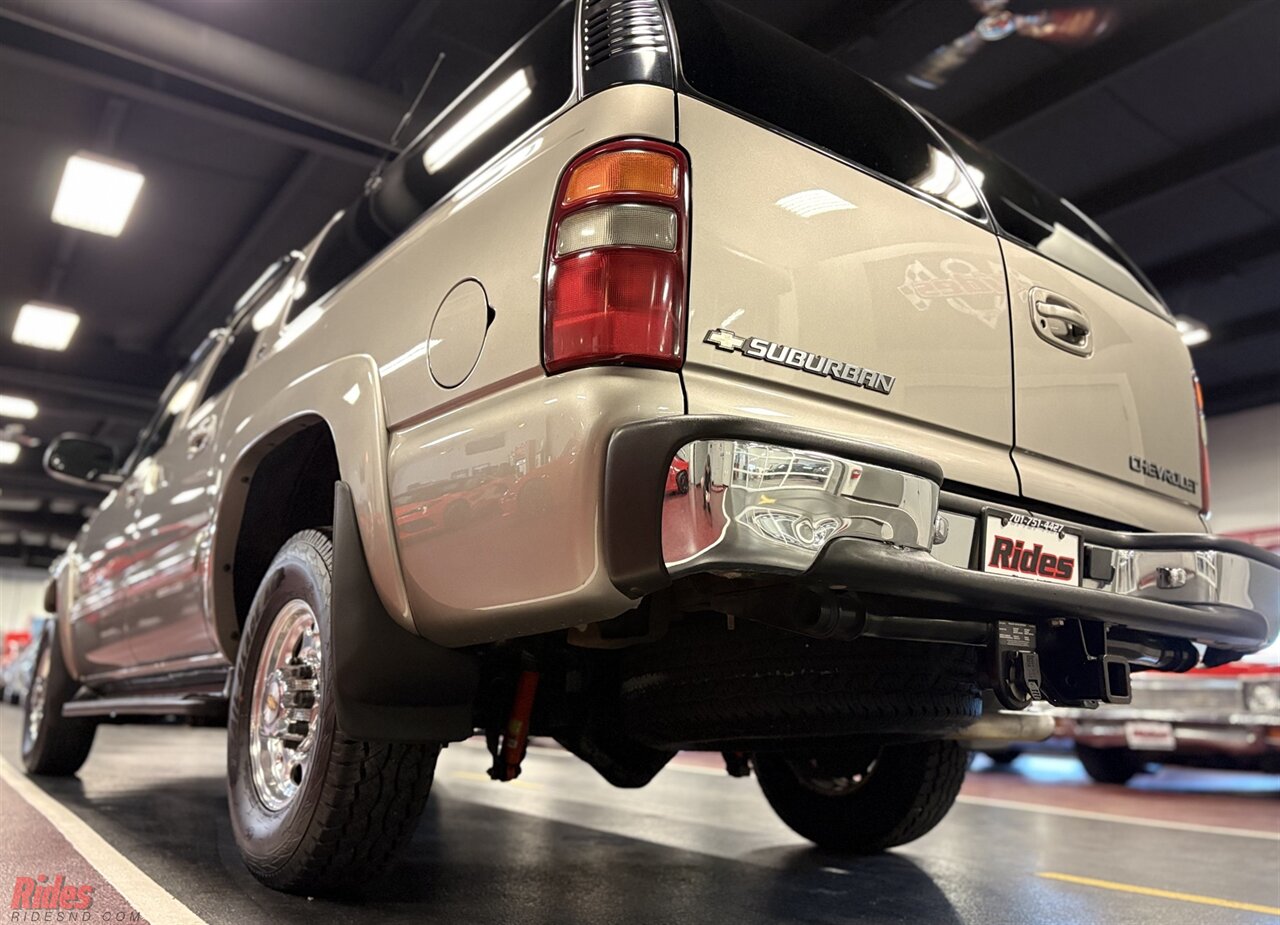 2001 Chevrolet Suburban 2500 LT   - Photo 42 - Bismarck, ND 58503
