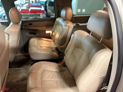 2001 Chevrolet Suburban 2500 LT   - Photo 32 - Bismarck, ND 58503