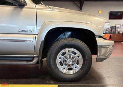 2001 Chevrolet Suburban 2500 LT   - Photo 68 - Bismarck, ND 58503