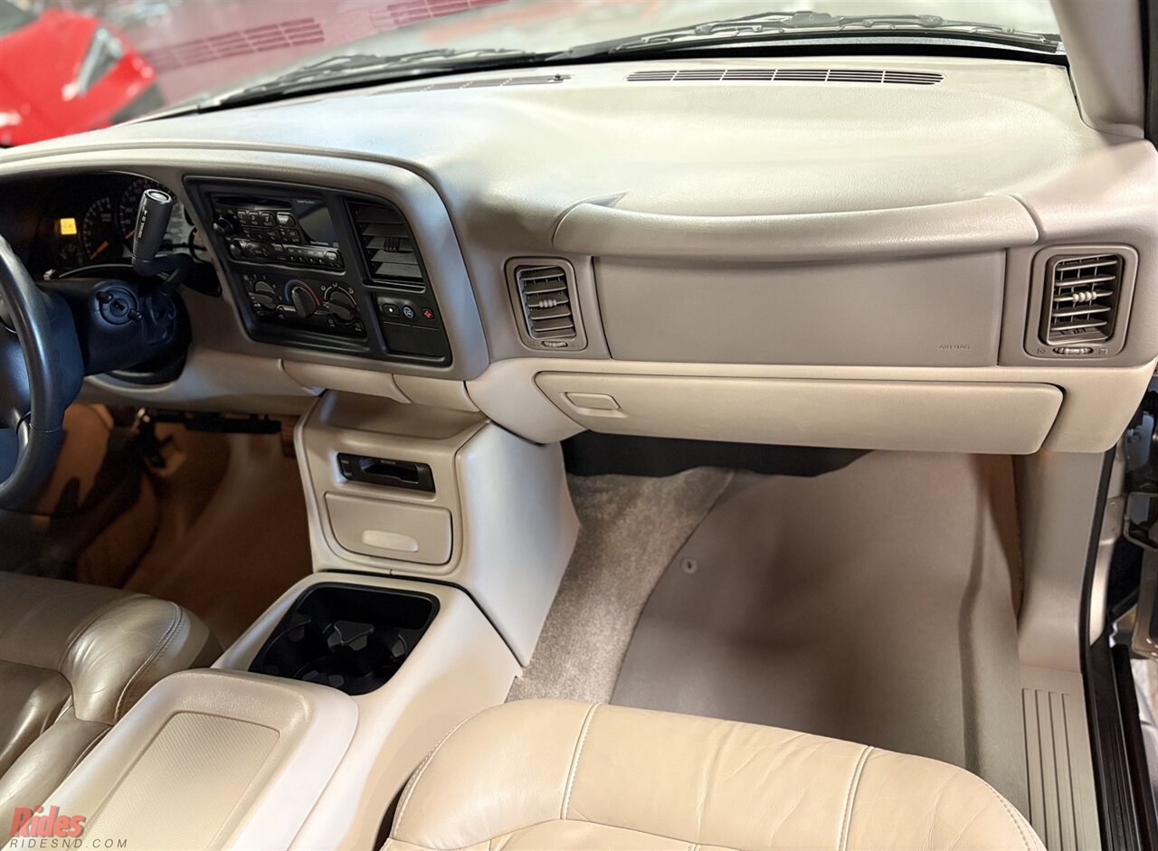 2001 Chevrolet Suburban 2500 LT   - Photo 64 - Bismarck, ND 58503