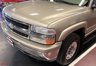 2001 Chevrolet Suburban 2500 LT   - Photo 3 - Bismarck, ND 58503