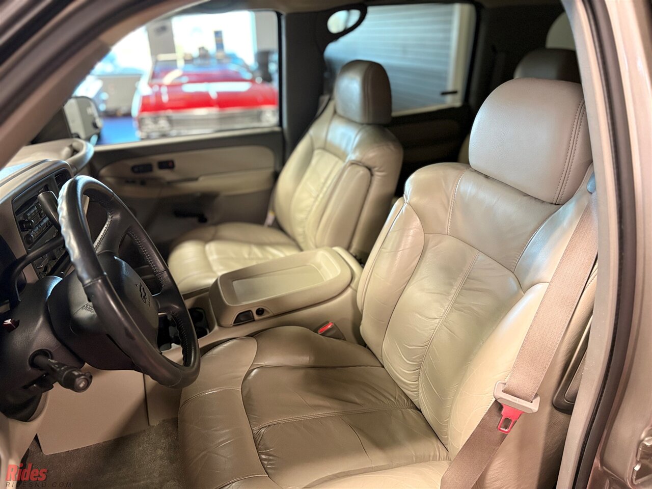 2001 Chevrolet Suburban 2500 LT   - Photo 18 - Bismarck, ND 58503