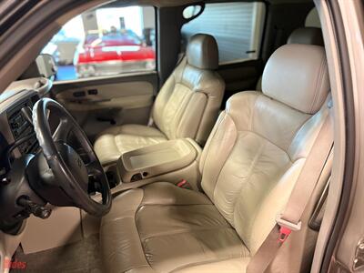 2001 Chevrolet Suburban 2500 LT   - Photo 18 - Bismarck, ND 58503