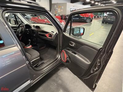 2018 Jeep Renegade Trailhawk   - Photo 34 - Bismarck, ND 58503