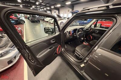 2018 Jeep Renegade Trailhawk   - Photo 10 - Bismarck, ND 58503