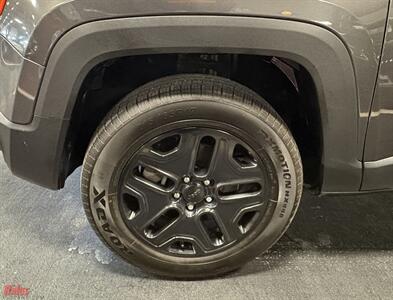 2018 Jeep Renegade Trailhawk   - Photo 5 - Bismarck, ND 58503