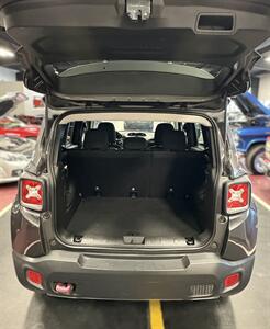 2018 Jeep Renegade Trailhawk   - Photo 28 - Bismarck, ND 58503