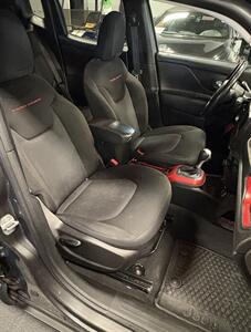 2018 Jeep Renegade Trailhawk   - Photo 36 - Bismarck, ND 58503