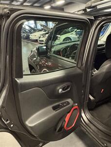 2018 Jeep Renegade Trailhawk   - Photo 16 - Bismarck, ND 58503
