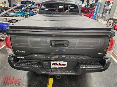 2017 Toyota Tacoma Limited   - Photo 11 - Bismarck, ND 58503