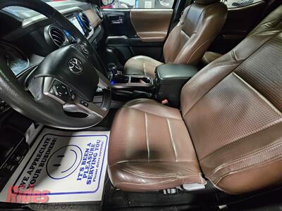 2017 Toyota Tacoma Limited   - Photo 29 - Bismarck, ND 58503