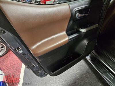 2017 Toyota Tacoma Limited   - Photo 25 - Bismarck, ND 58503