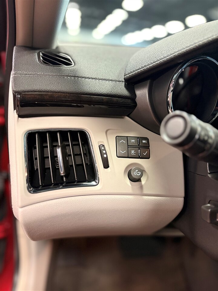 2011 Cadillac CTS-V   - Photo 19 - Bismarck, ND 58503