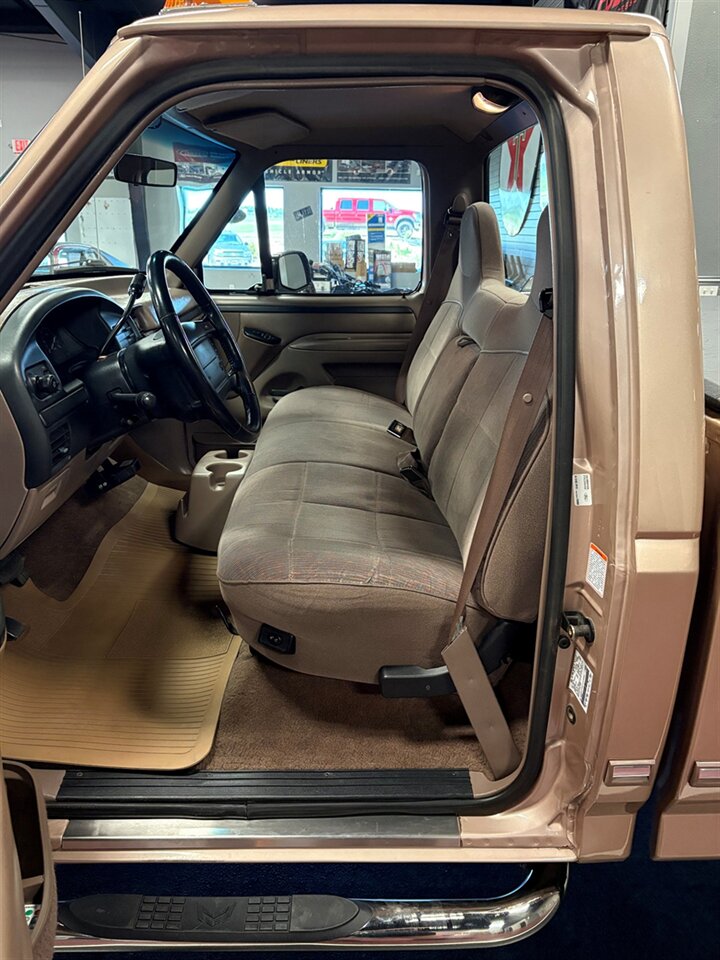 1996 Ford F-150 XLT   - Photo 11 - Bismarck, ND 58503