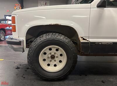 1994 GMC Sierra 1500 SLE   - Photo 4 - Bismarck, ND 58503