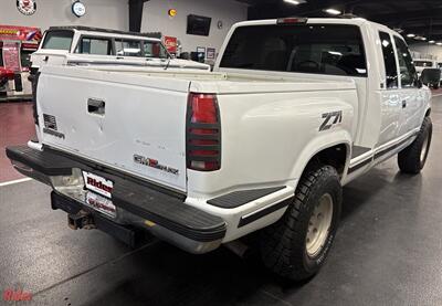 1994 GMC Sierra 1500 SLE   - Photo 13 - Bismarck, ND 58503