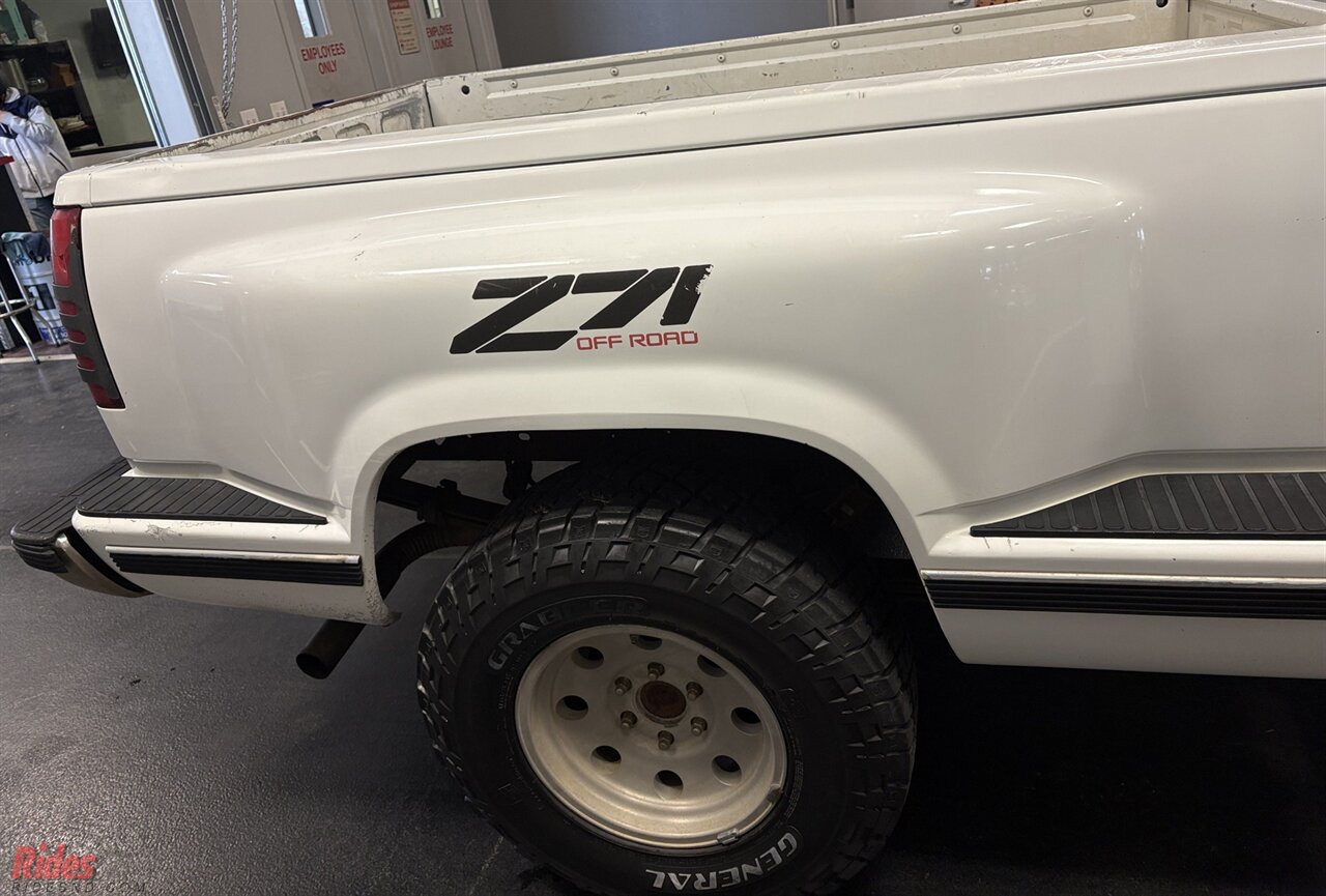 1994 GMC Sierra 1500 SLE   - Photo 14 - Bismarck, ND 58503