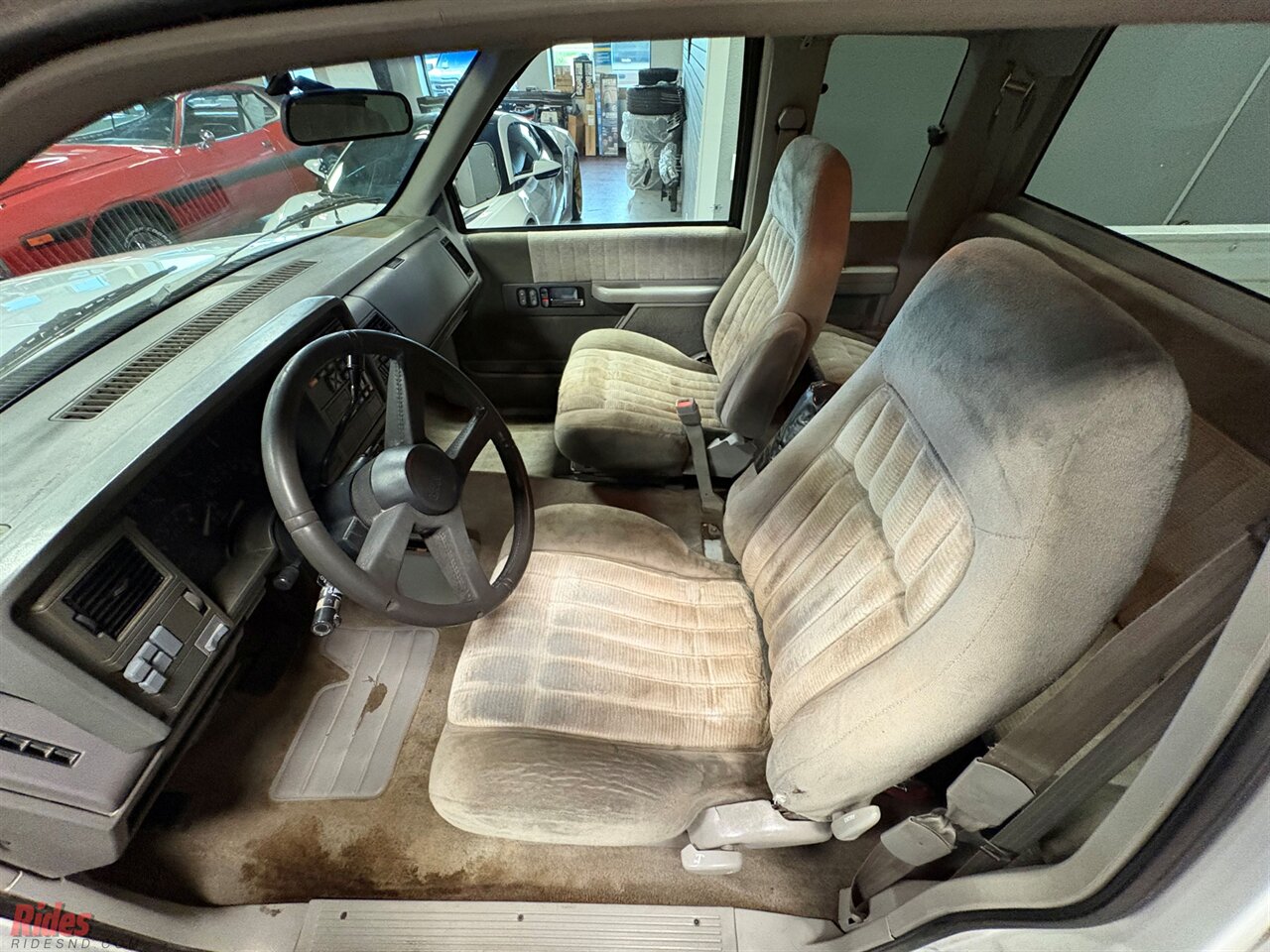 1994 GMC Sierra 1500 SLE   - Photo 24 - Bismarck, ND 58503