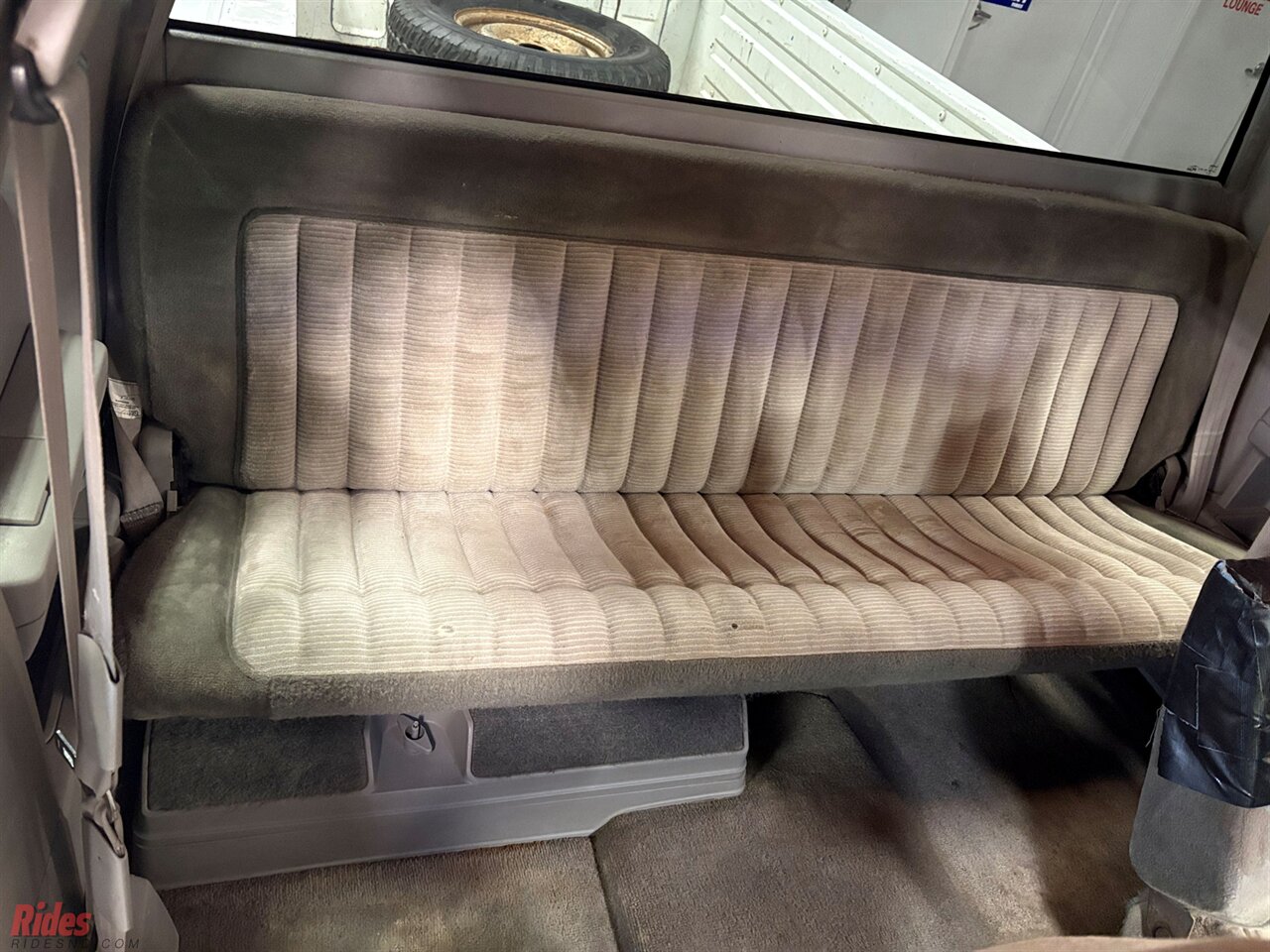 1994 GMC Sierra 1500 SLE   - Photo 18 - Bismarck, ND 58503