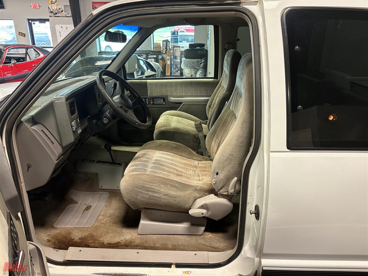 1994 GMC Sierra 1500 SLE   - Photo 6 - Bismarck, ND 58503