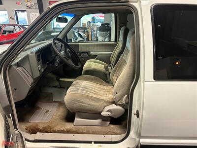 1994 GMC Sierra 1500 SLE   - Photo 6 - Bismarck, ND 58503