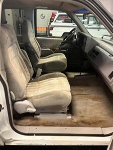 1994 GMC Sierra 1500 SLE   - Photo 17 - Bismarck, ND 58503