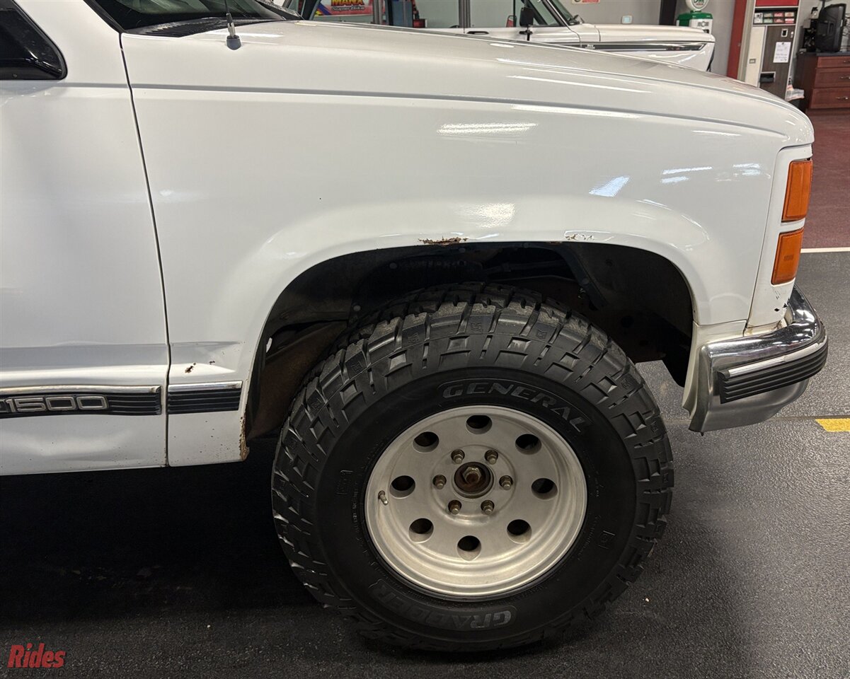 1994 GMC Sierra 1500 SLE   - Photo 19 - Bismarck, ND 58503