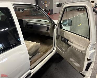 1994 GMC Sierra 1500 SLE   - Photo 16 - Bismarck, ND 58503