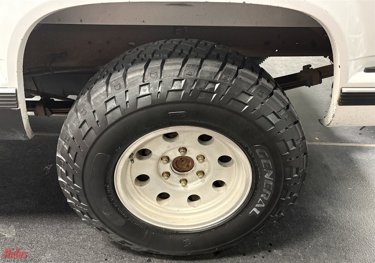 1994 GMC Sierra 1500 SLE   - Photo 8 - Bismarck, ND 58503