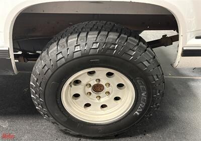 1994 GMC Sierra 1500 SLE   - Photo 8 - Bismarck, ND 58503