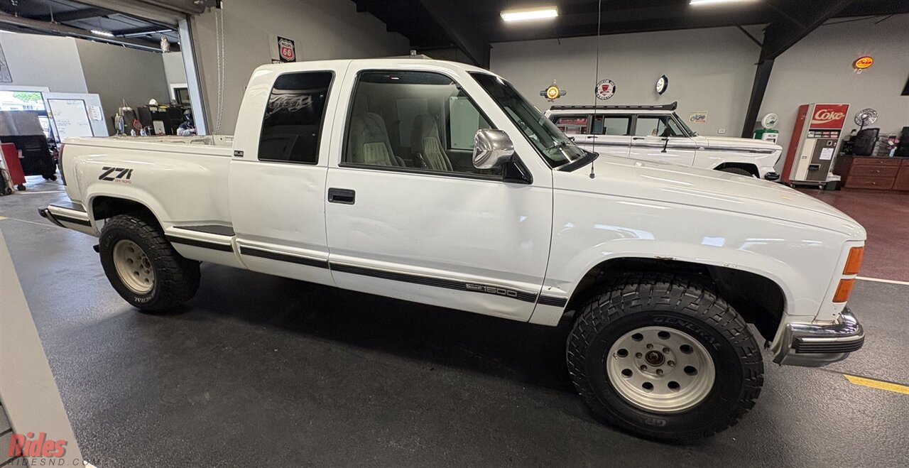 1994 GMC Sierra 1500 SLE   - Photo 15 - Bismarck, ND 58503
