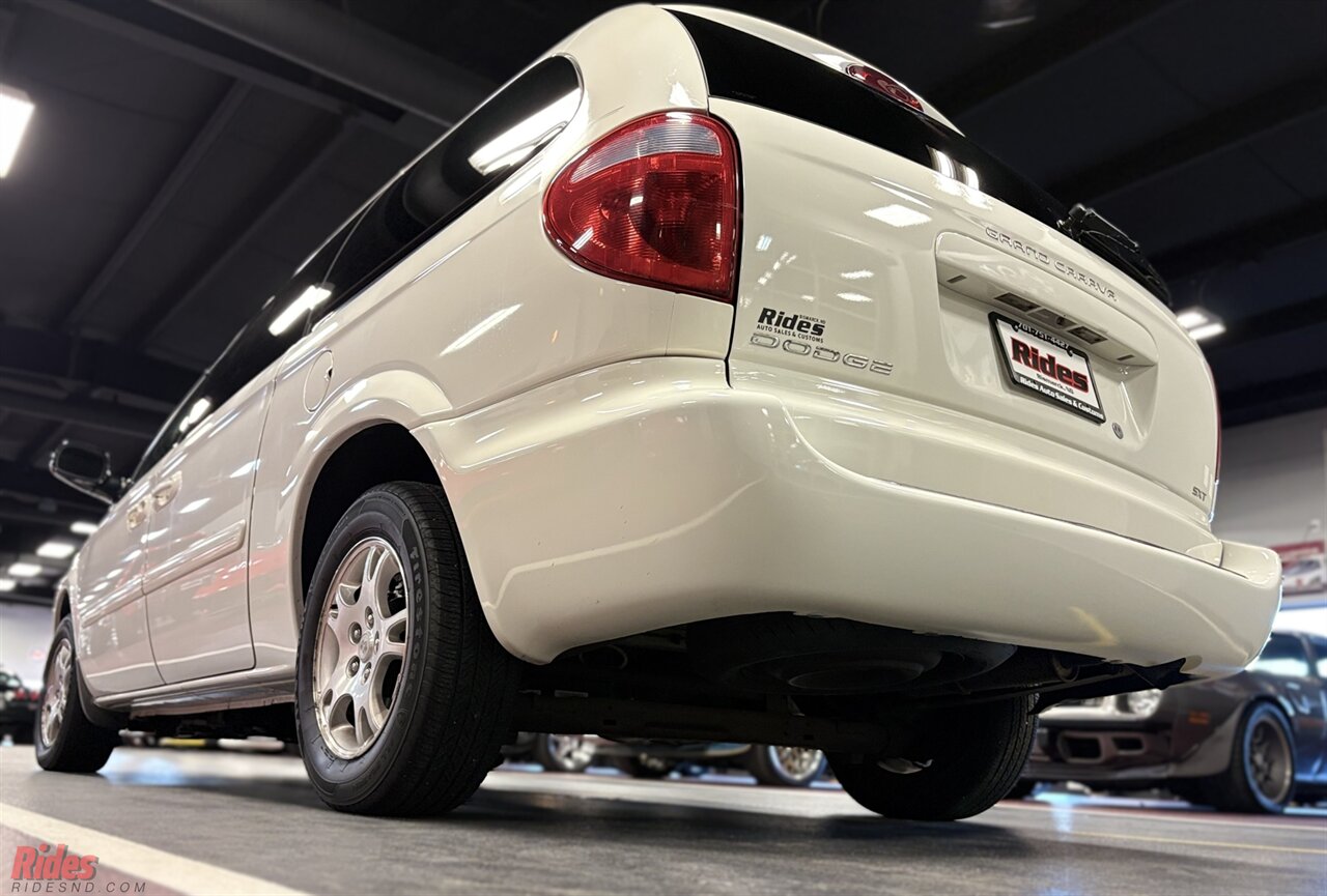2004 Dodge Grand Caravan SXT   - Photo 34 - Bismarck, ND 58503