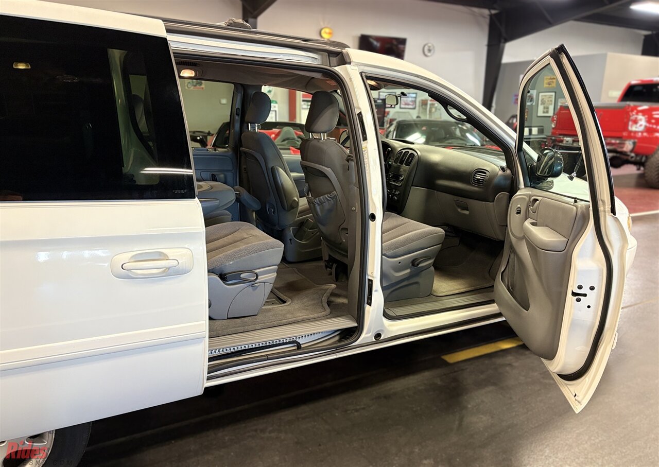 2004 Dodge Grand Caravan SXT   - Photo 45 - Bismarck, ND 58503