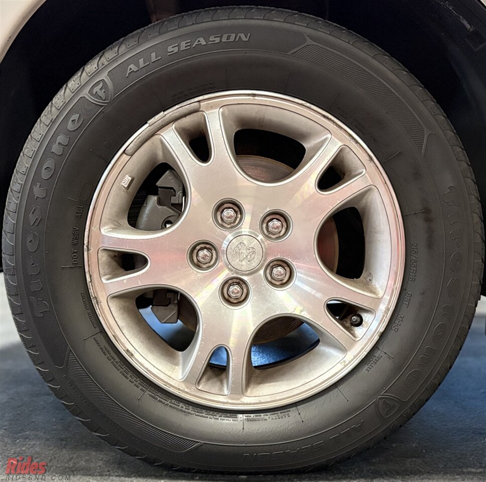 2004 Dodge Grand Caravan SXT   - Photo 6 - Bismarck, ND 58503