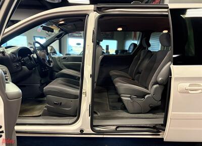 2004 Dodge Grand Caravan SXT   - Photo 13 - Bismarck, ND 58503