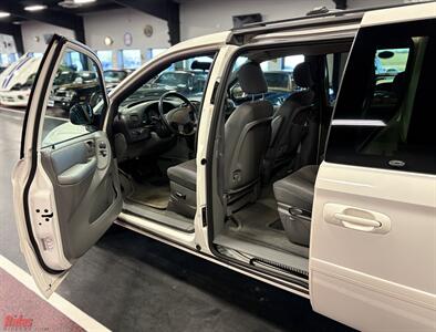 2004 Dodge Grand Caravan SXT   - Photo 10 - Bismarck, ND 58503
