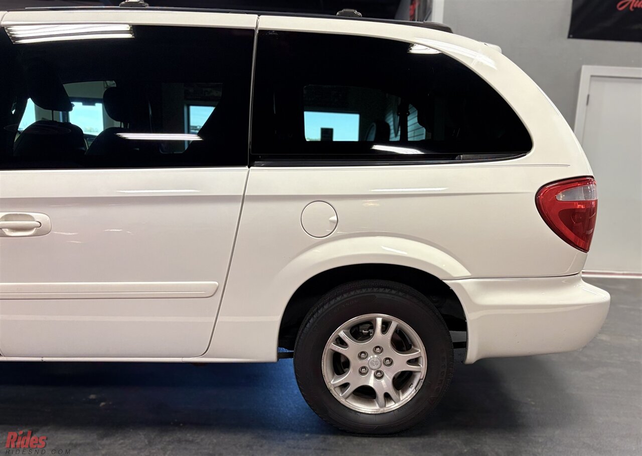 2004 Dodge Grand Caravan SXT   - Photo 32 - Bismarck, ND 58503