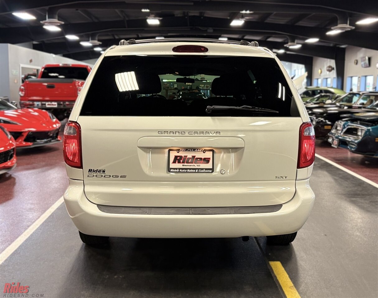 2004 Dodge Grand Caravan SXT   - Photo 37 - Bismarck, ND 58503