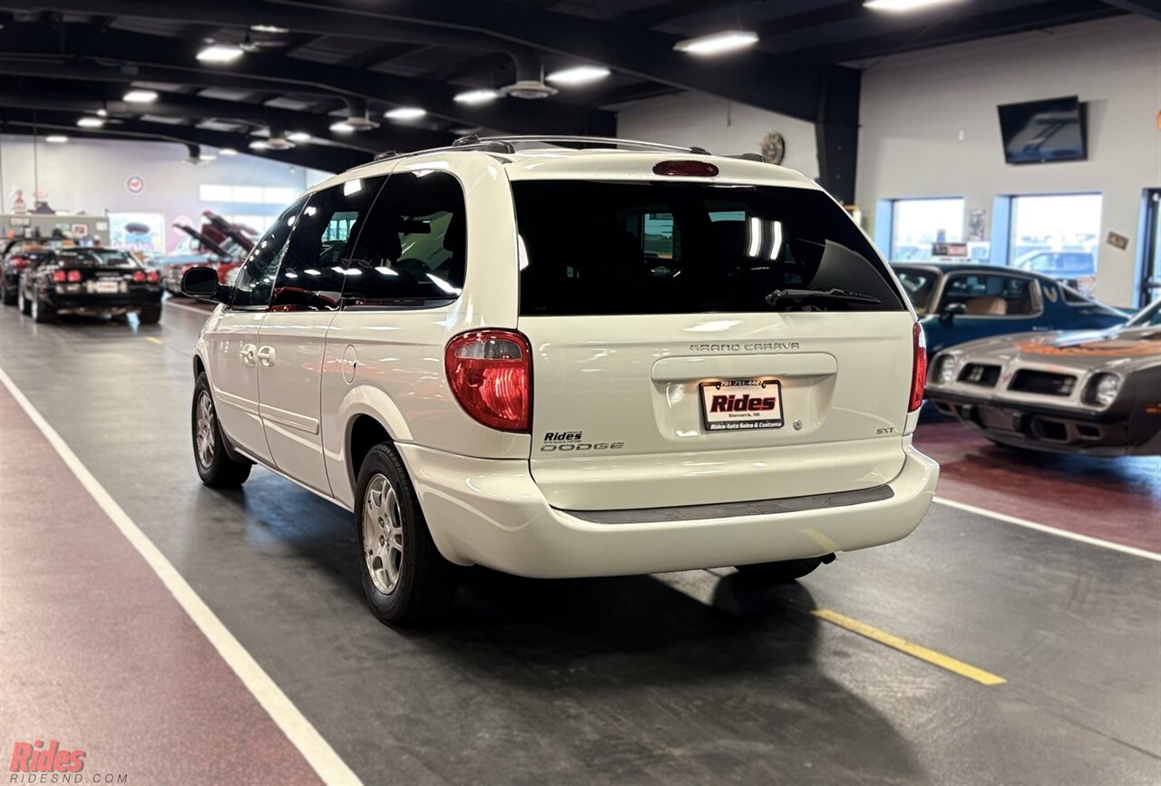 2004 Dodge Grand Caravan SXT   - Photo 35 - Bismarck, ND 58503