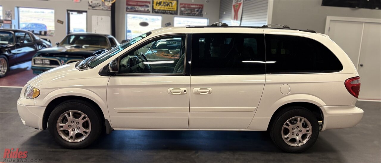 2004 Dodge Grand Caravan SXT   - Photo 4 - Bismarck, ND 58503