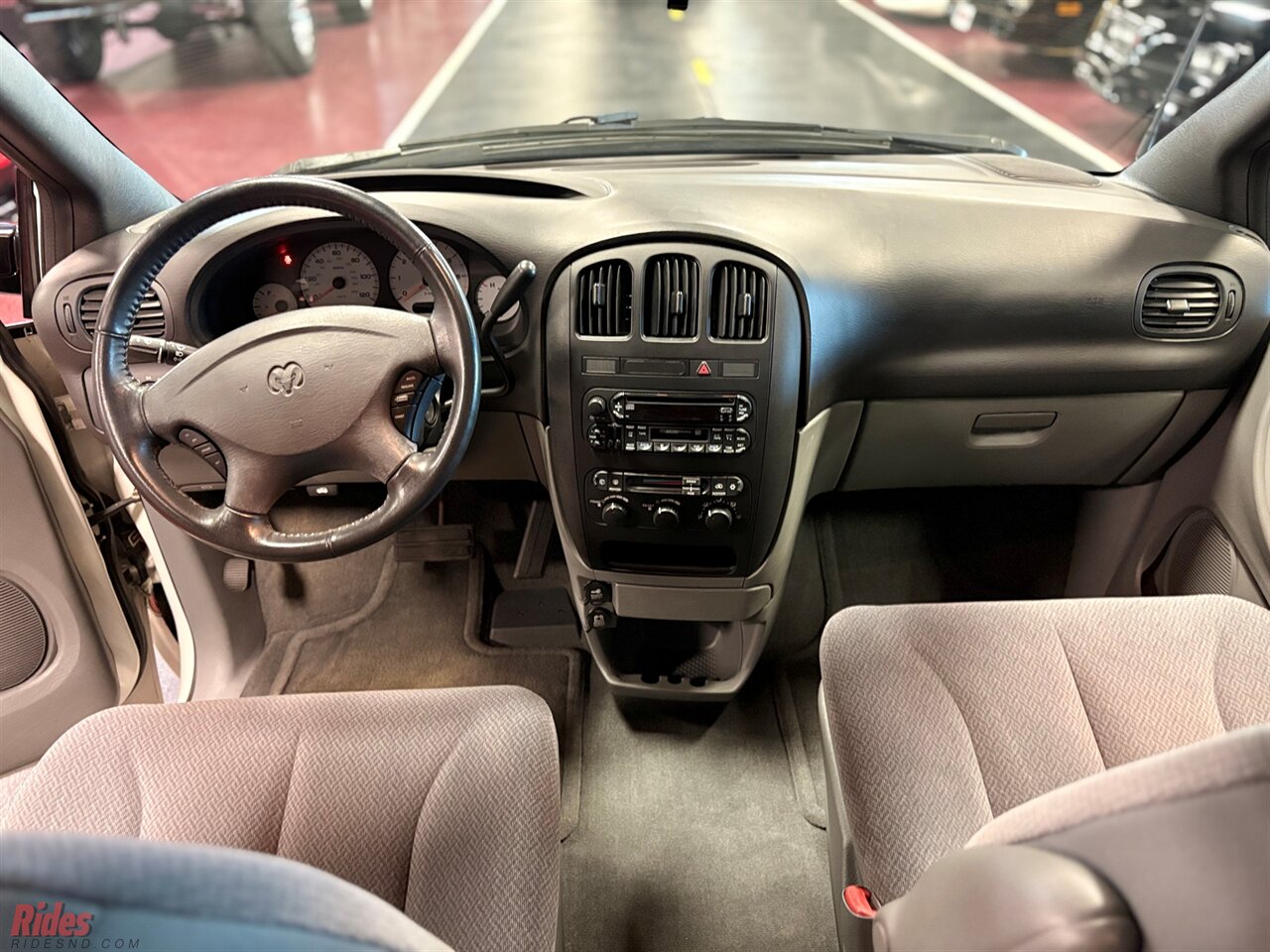 2004 Dodge Grand Caravan SXT   - Photo 16 - Bismarck, ND 58503