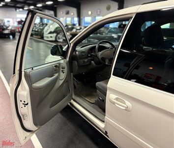 2004 Dodge Grand Caravan SXT   - Photo 9 - Bismarck, ND 58503