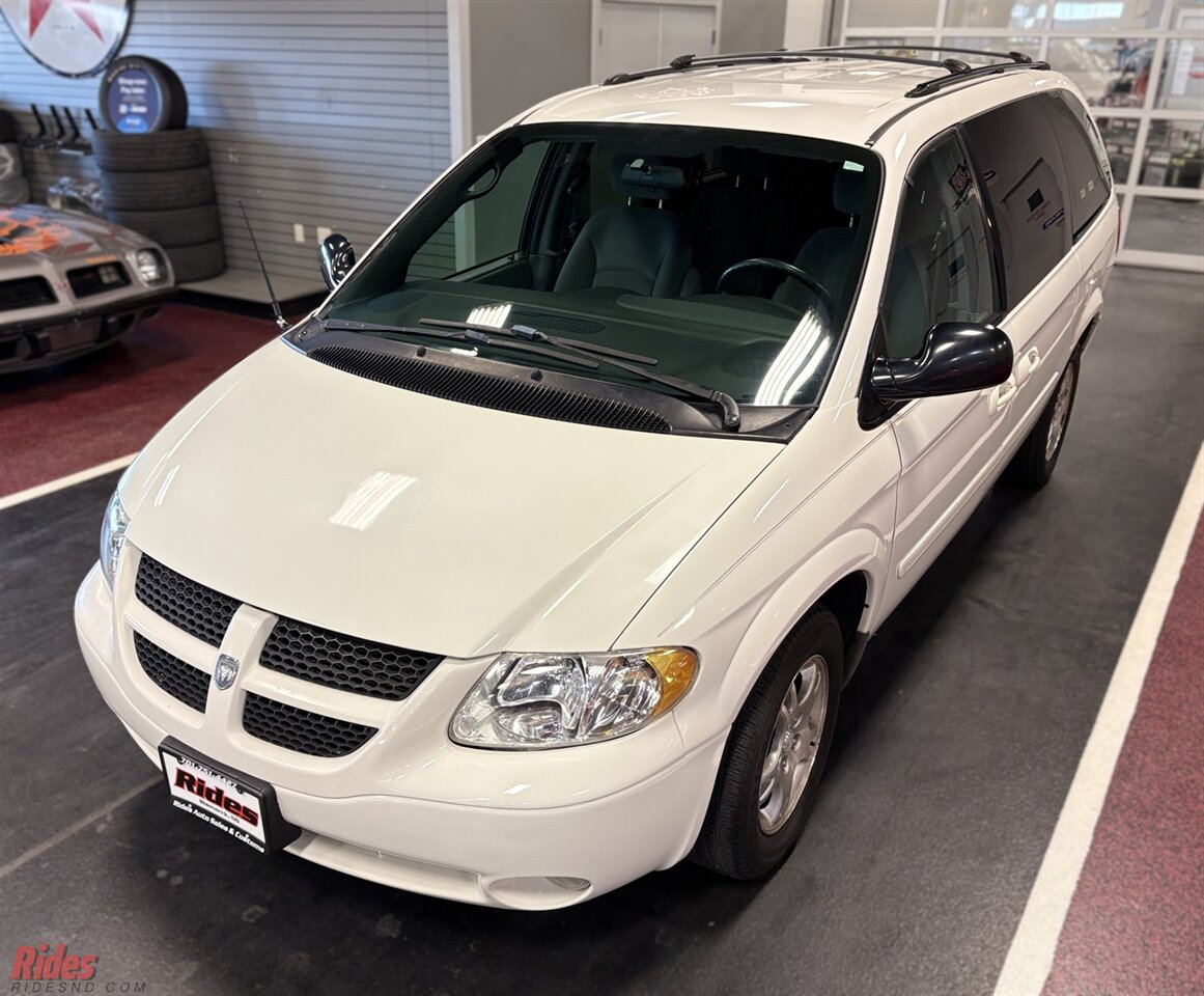 2004 Dodge Grand Caravan SXT   - Photo 3 - Bismarck, ND 58503