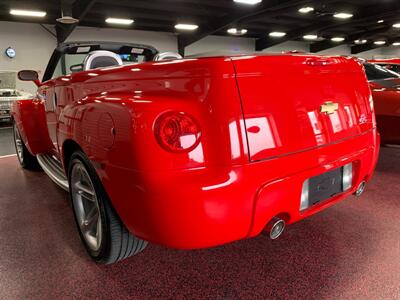 2004 Chevrolet SSR LS   - Photo 16 - Bismarck, ND 58503