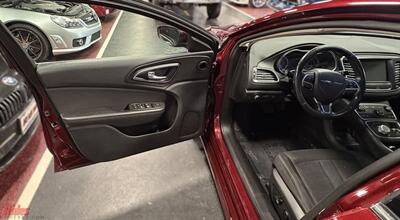 2016 Chrysler 200 Limited   - Photo 9 - Bismarck, ND 58503