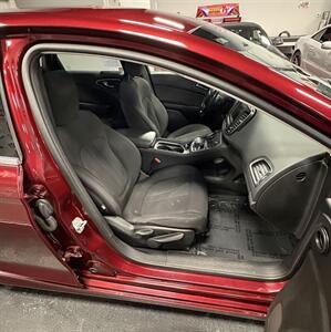 2016 Chrysler 200 Limited   - Photo 31 - Bismarck, ND 58503