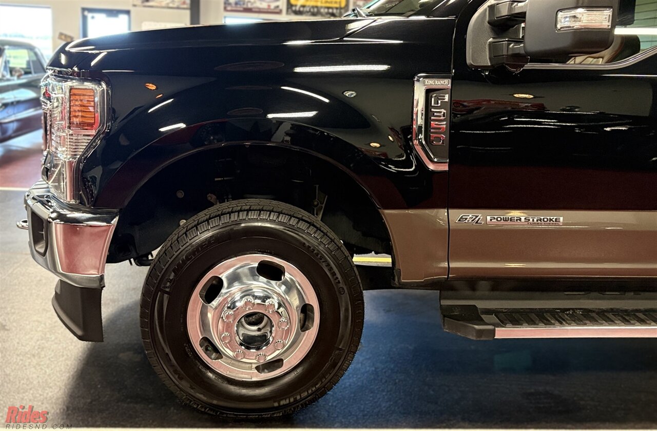 2022 Ford F-350 Super Duty King Ranch   - Photo 5 - Bismarck, ND 58503